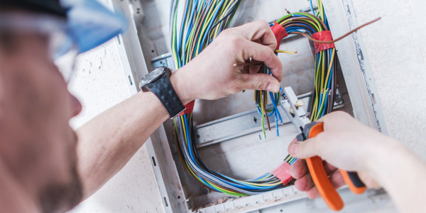 Electricistas Industriales · Instaladores Alta / Baja Tensión Sant Jaume dels Domenys · Reemplazo de cables, disyuntores, fusibles y contactores desgastados