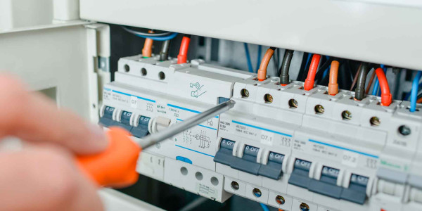 Electricistas Industriales · Instaladores Alta / Baja Tensión Sant Jaume dels Domenys · Integración de sistemas de control SCADA para monitoreo remoto