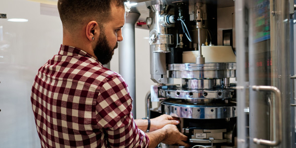 Mecánicos Industriales · Montadores de Estructuras / Maquinaria  Masquefa · Fabricación y reparación de piezas mediante soldadura MIG, TIG y electrodo